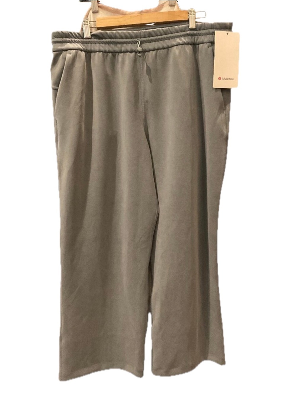 Lululemon NWT Wide Leg Pants Gray Size 14 Drawstring Waist